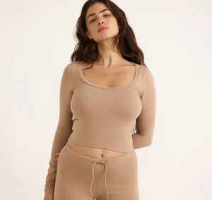 Outlet Organic Basics Everyday Scoop Neck Long Sleeve Tee Hazelnut